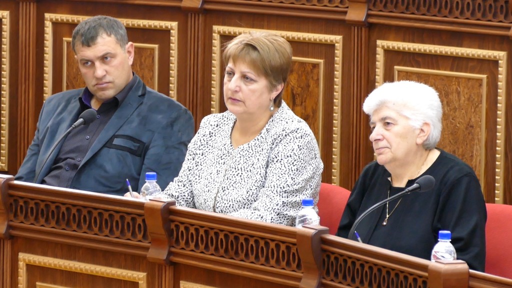 02180003.00_04_39_45.неподвижное изображение019