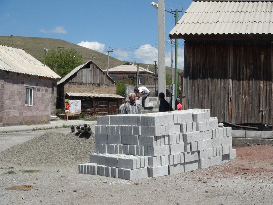 Հովիտ բնակավայրի վարչական կենտրոնի և բնակիչների հանգստի կազմակերպման համար նախատեսված կառույցի վերանորոգման աշխատանքներ