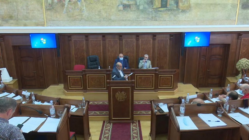 Вложенный эпизод 04.01_33_36_10.неподвижное изображение004