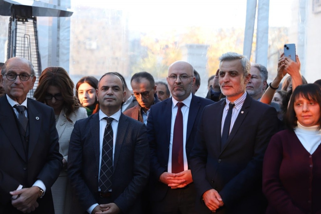 9881573f-f9cd-4414-9bab-40db35e174a2